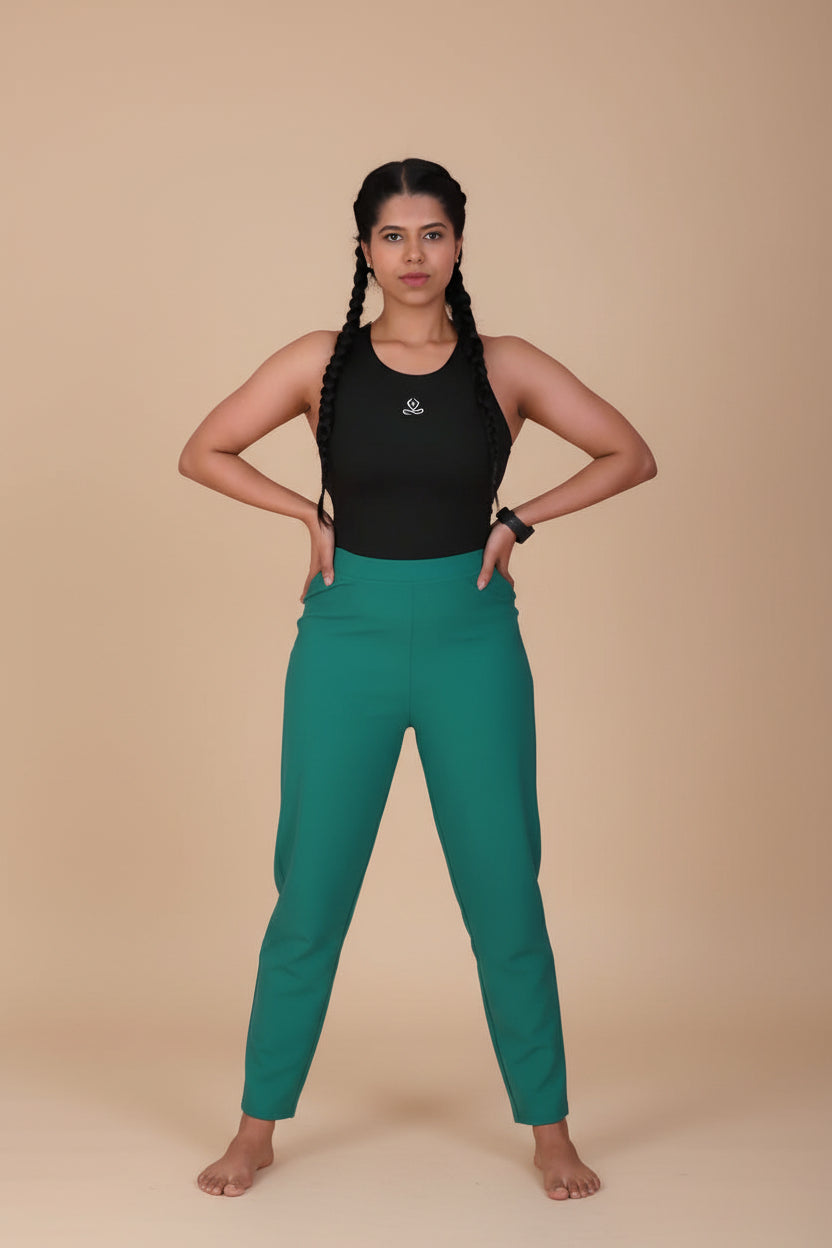 The Momentum Top/ Bra in Black YOGINIS 